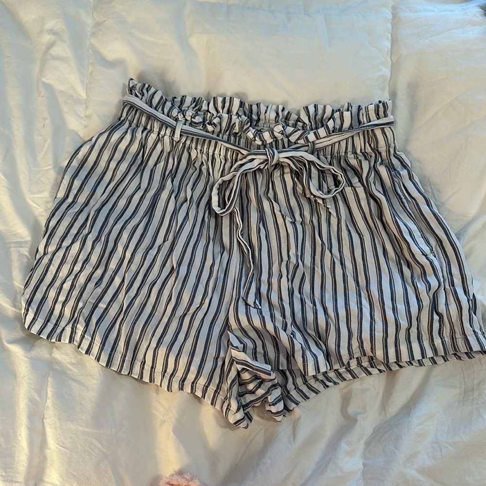 Ultra high rise Hollister shorts in size medium.